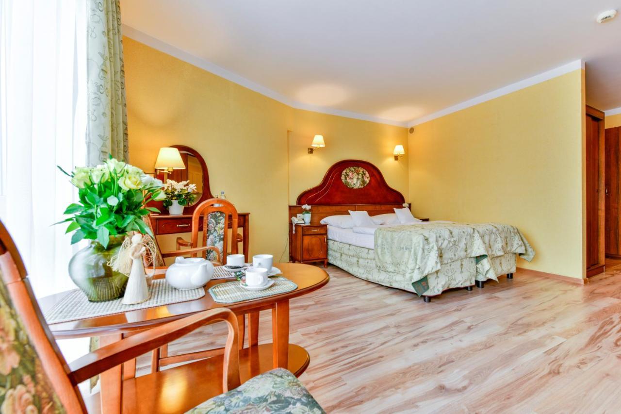 Apartamenty Sobieski Kolobrzeg Ngoại thất bức ảnh